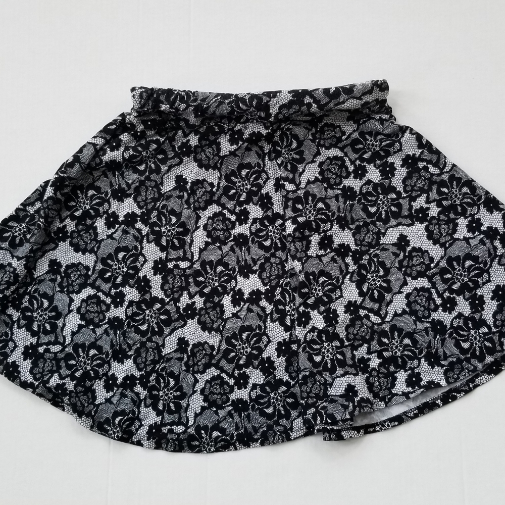 Micro Flower Pattern Black and Gray Skirt